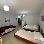 Rezidenca Hasanaj 4 *